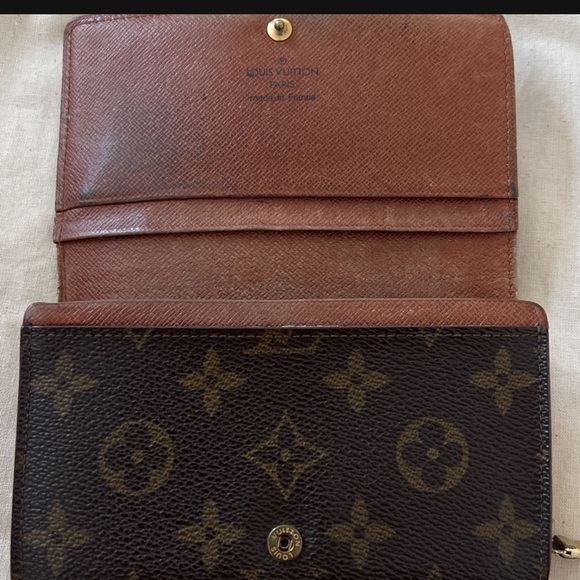 Authentic Louis Vuitton Zip Wallet - Picture 4 of 8